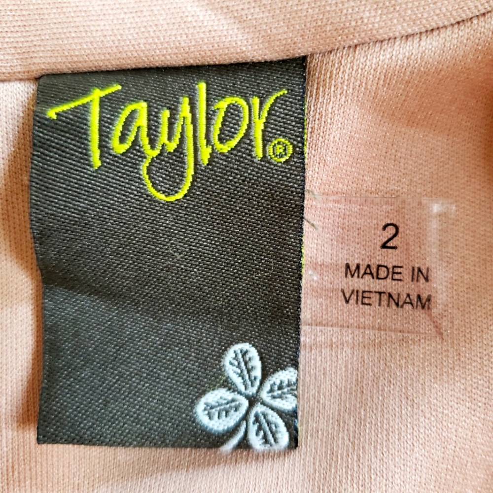 TAYLOR Long Sleeve Fitted Lace Dress—NWT—2 - Picture 9 of 16